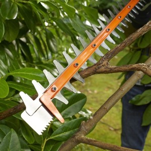 Електричні ножиці для живоплоту (кущоріз) BLACK+DECKER BEHTS301