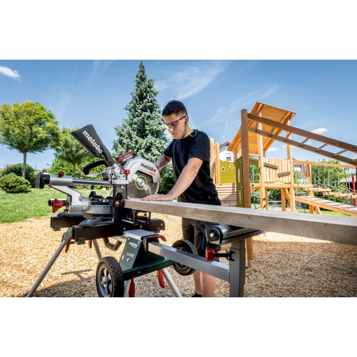 KGS 18 LTX BL 216 Акумуляторна торцювальна пила KGS 18 LTX BL 216 Акумуляторна торцювальна пила