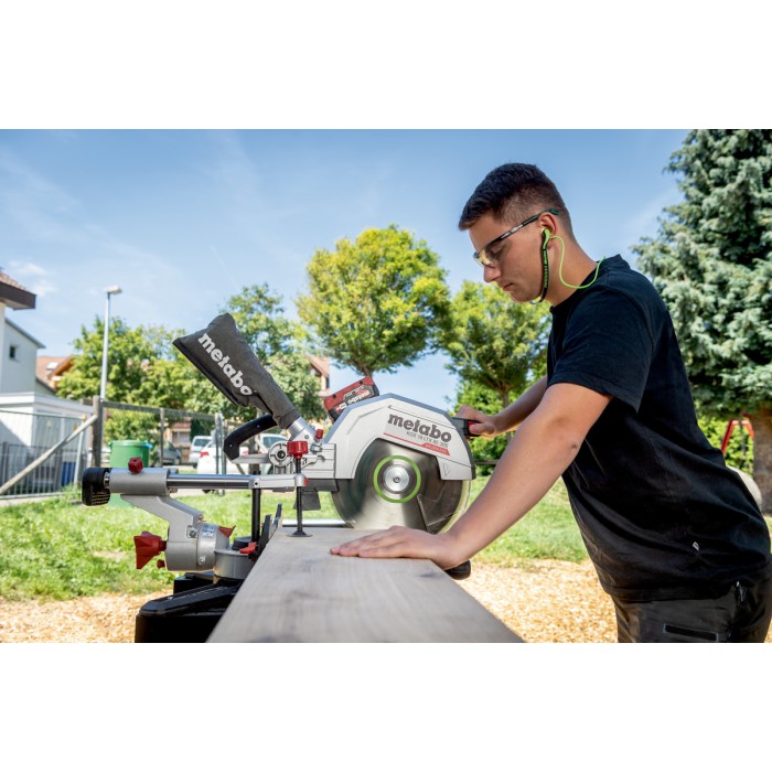 KGS 18 LTX BL 216 Акумуляторна торцювальна пила KGS 18 LTX BL 216 Акумуляторна торцювальна пила
