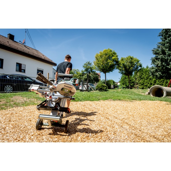 KGS 18 LTX BL 216 Акумуляторна торцювальна пила KGS 18 LTX BL 216 Акумуляторна торцювальна пила