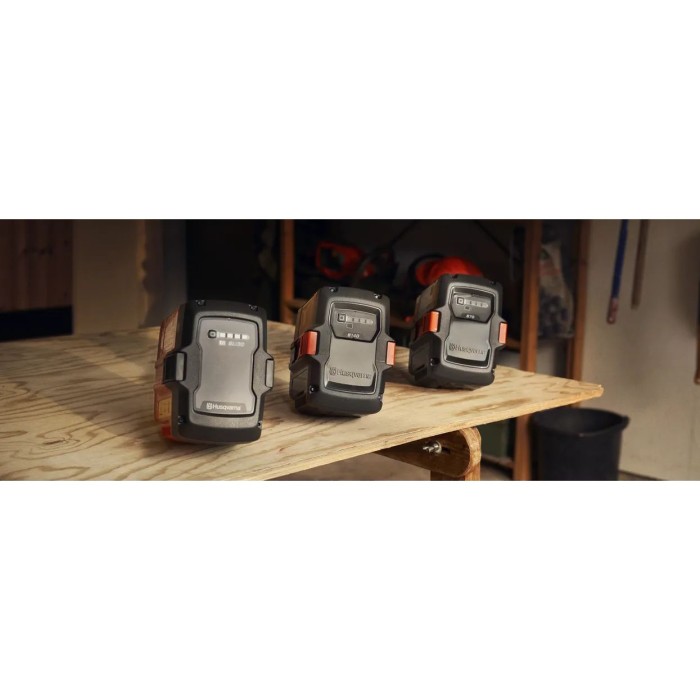 Зарядний пристрій HUSQVARNA 40-C80 (9704878-01) Зарядний пристрій HUSQVARNA 40-C80 (9704878-01)