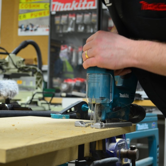 Акумуляторний лобзик MAKITA JV 100DZ (без акумулятора) Акумуляторний лобзик MAKITA JV 100DZ (без акумулятора)