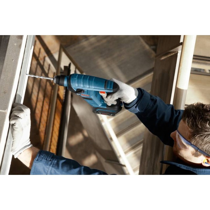 Акумуляторний перфоратор BOSCH GBH 18 V-LI Compact (0611905303) Акумуляторний перфоратор BOSCH GBH 18 V-LI Compact (0611905303)