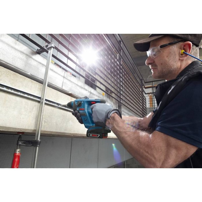 Акумуляторний перфоратор BOSCH GBH 18 V-LI Compact (0611905303) Акумуляторний перфоратор BOSCH GBH 18 V-LI Compact (0611905303)