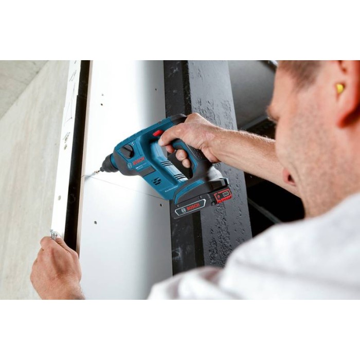Акумуляторний перфоратор BOSCH GBH 18 V-LI Compact (0611905303) Акумуляторний перфоратор BOSCH GBH 18 V-LI Compact (0611905303)
