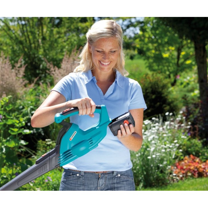 Акумуляторний повітродув GARDENA AccuJet Li-18 (09335-20.000.00) Акумуляторний повітродув GARDENA AccuJet Li-18 (09335-20.000.00)