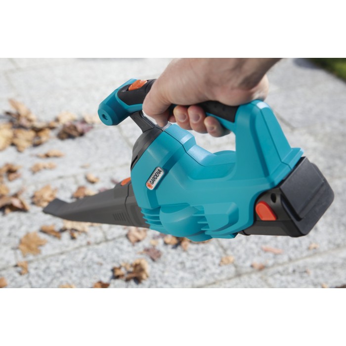 Акумуляторний повітродув GARDENA AccuJet Li-18 (09335-20.000.00) Акумуляторний повітродув GARDENA AccuJet Li-18 (09335-20.000.00)