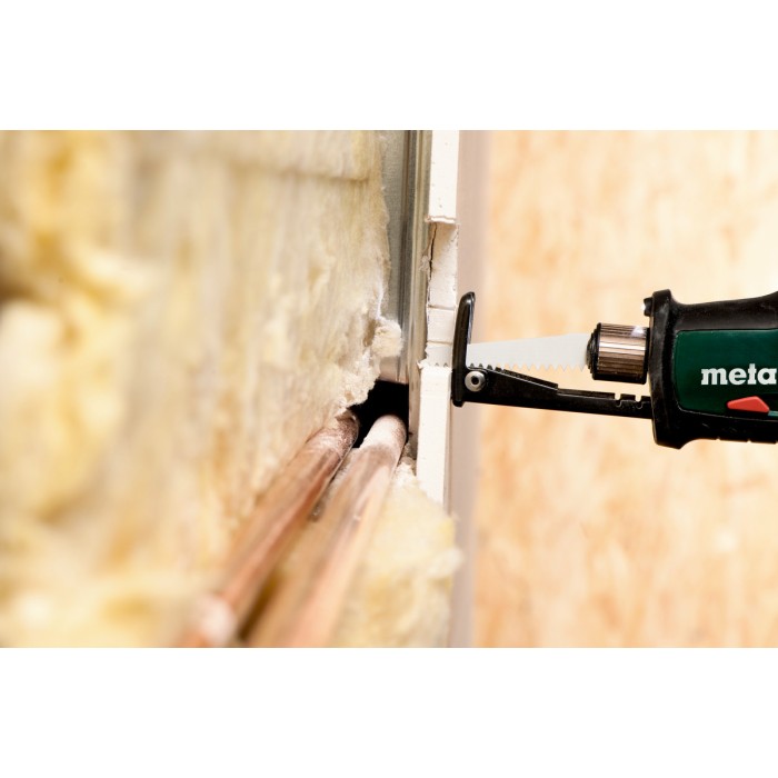 Акумуляторна шабельна пила METABO Powermaxx ASE 10.8 (602264890) Акумуляторна шабельна пила METABO Powermaxx ASE 10.8 (602264890)