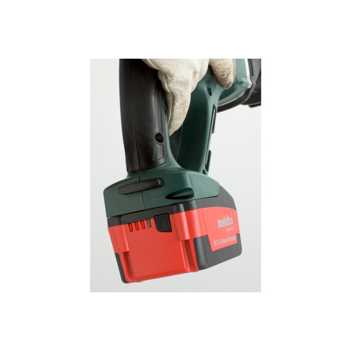 Акумуляторна шабельна пила METABO ASE 18 LTX (602269850) Акумуляторна шабельна пила METABO ASE 18 LTX (602269850)