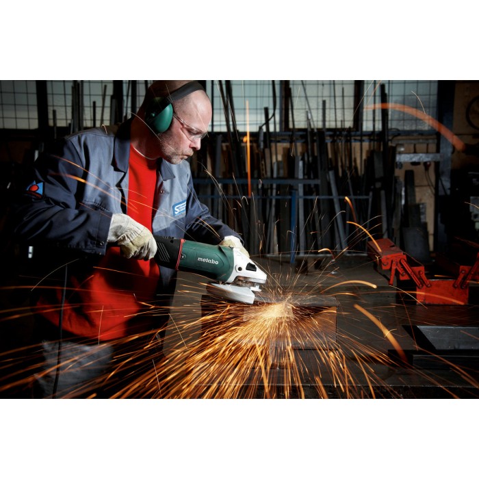 Кутова шліфмашина METABO WE 24-230 MVT Quick (606470260) Кутова шліфмашина METABO WE 24-230 MVT Quick (606470260)