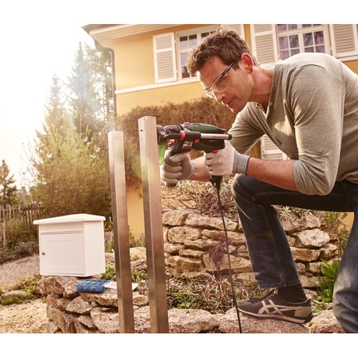 Дриль BOSCH UniversalImpact 700 (0603131020) Дриль BOSCH UniversalImpact 700 (0603131020)