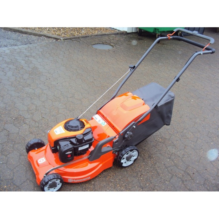 Газонокосарка бензинова HUSQVARNA LC 247 (9673452-01) Газонокосарка бензинова HUSQVARNA LC 247 (9673452-01)
