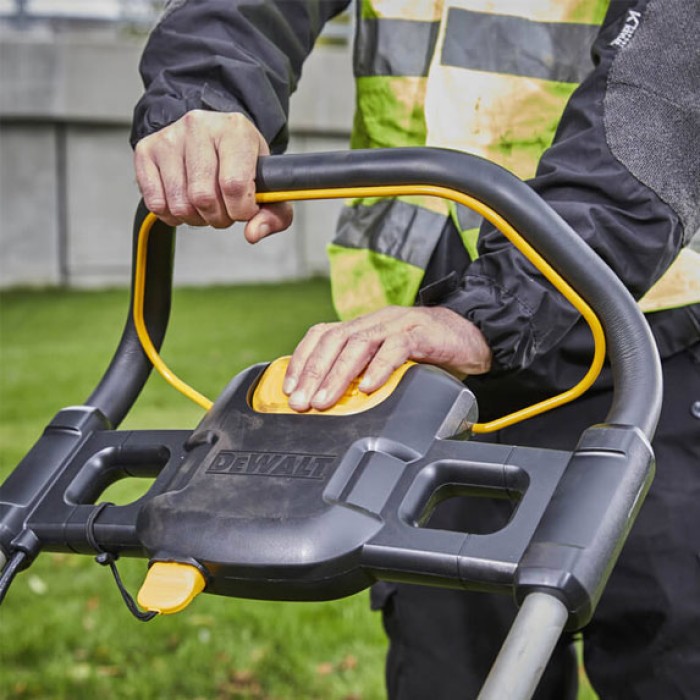 Акумуляторна газонокосарка безщіткова DeWALT DCMW 564P2 Акумуляторна газонокосарка безщіткова DeWALT DCMW 564P2
