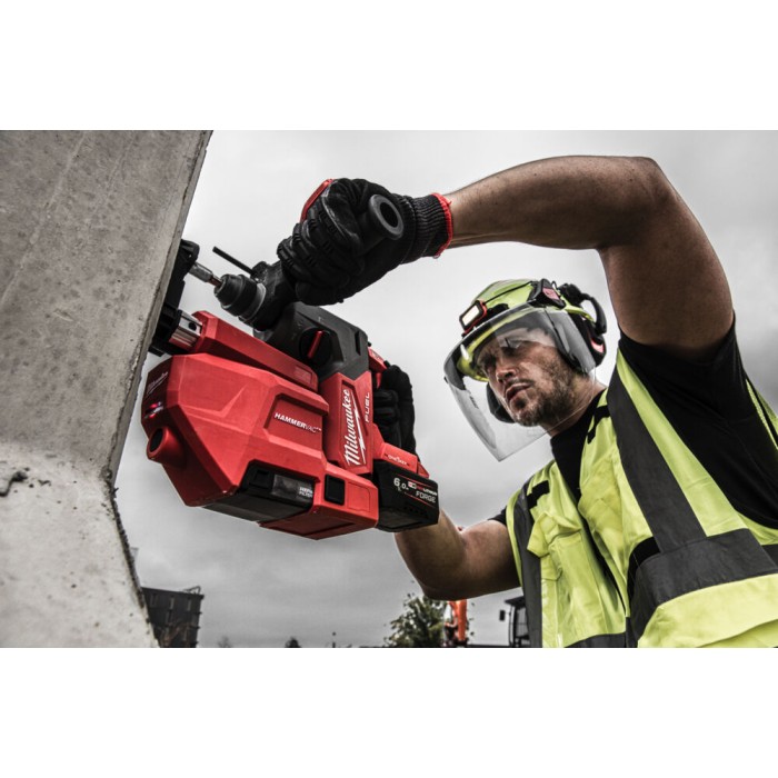 Каска захисна BOLT100 MILWAUKEE, не вентильована, червона Каска захисна BOLT100 MILWAUKEE, не вентильована, червона