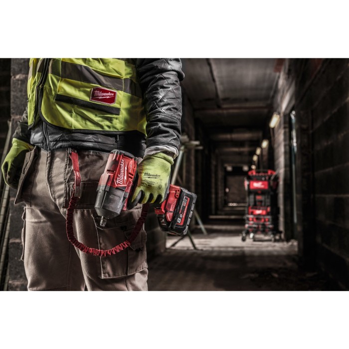 Рукавиці робочі сигнальні Hi-Vis MILWAUKEE, з опором порізам 4/D рівня, розмір 7/S Рукавиці робочі сигнальні Hi-Vis MILWAUKEE, з опором порізам 4/D рівня, розмір 7/S