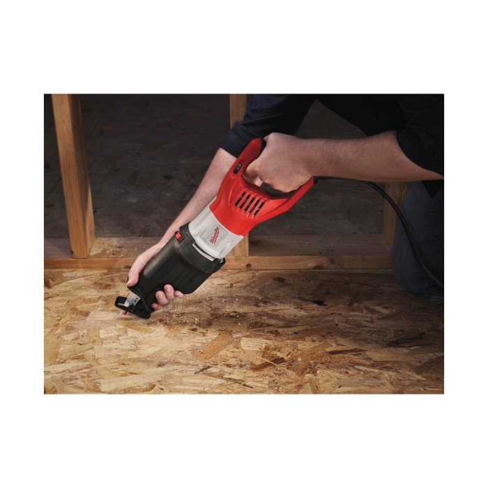 Пила шабельна MILWAUKEE, SSPE 1500 X, 1500Вт (затискач для кріплення полотна, полотно SAWZALL, 4 м кабель, HD кейс) Пила шабельна MILWAUKEE, SSPE 1500 X, 1500Вт (затискач для кріплення полотна, полотно SAWZALL, 4 м кабель, HD кейс)