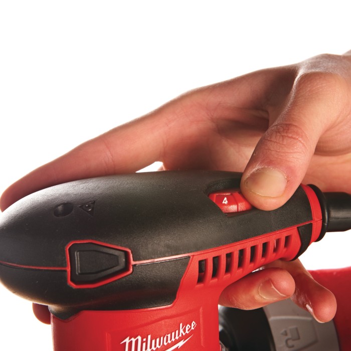 Шліфмашина ексцентрикова MILWAUKEE, ROS 125 E, 300Вт, діаметр 125мм (шліфпапір, пилозбірник, кабель, сумка) Шліфмашина ексцентрикова MILWAUKEE, ROS 125 E, 300Вт, діаметр 125мм (шліфпапір, пилозбірник, кабель, сумка)