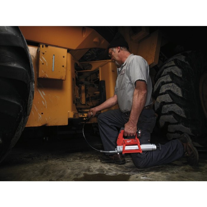 Шприц для змащування акумуляторний MILWAUKEE, M12 GG-401B (зарядний пристрій, 1 акумулятор М12 В4 4Ач, алюмінієва туба, сумка) Шприц для змащування акумуляторний MILWAUKEE, M12 GG-401B (зарядний пристрій, 1 акумулятор М12 В4 4Ач, алюмінієва туба, сумка)