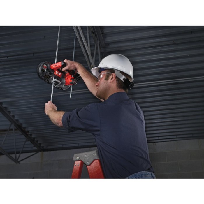 Пила стрічкова акумуляторна MILWAUKEE, M12 BS-402C (зарядний пристрій С12 С, 2 акумулятори М12 В4 4Ач, полотно, кейс) Пила стрічкова акумуляторна MILWAUKEE, M12 BS-402C (зарядний пристрій С12 С, 2 акумулятори М12 В4 4Ач, полотно, кейс)