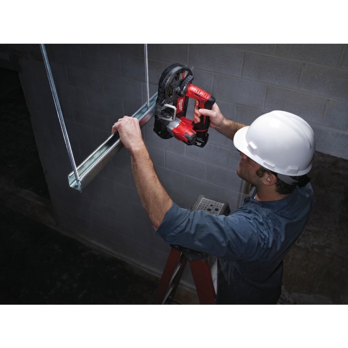 Пила стрічкова акумуляторна MILWAUKEE, M12 BS-402C (зарядний пристрій С12 С, 2 акумулятори М12 В4 4Ач, полотно, кейс) Пила стрічкова акумуляторна MILWAUKEE, M12 BS-402C (зарядний пристрій С12 С, 2 акумулятори М12 В4 4Ач, полотно, кейс)