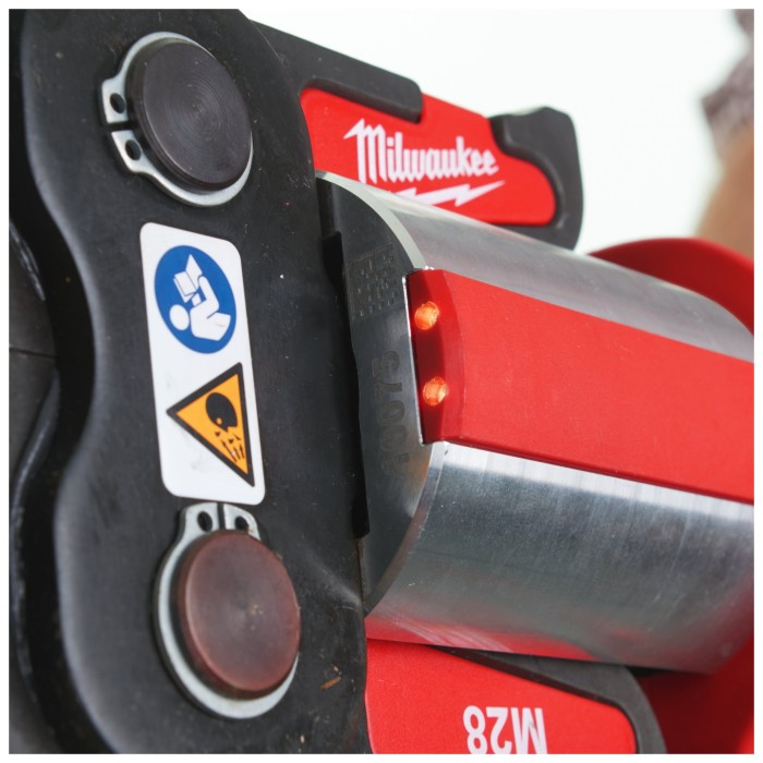 Обтискач гідравлічний акумуляторний для труб MILWAUKEE, M18 BLHPT-202C TH-SET (зарядний пристрій М12-18 С, 2 акумулятори М18 В2 Обтискач гідравлічний акумуляторний для труб MILWAUKEE, M18 BLHPT-202C TH-SET (зарядний пристрій М12-18 С, 2 акумулятори М18 В2