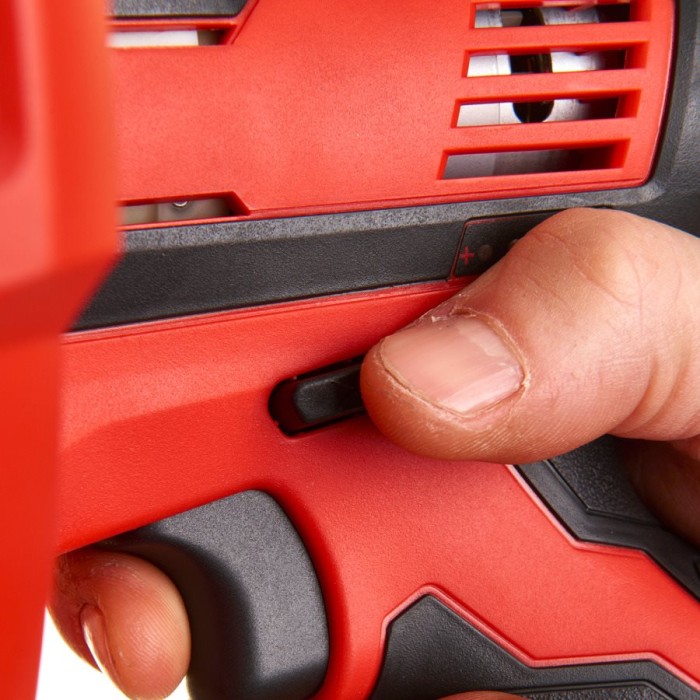 Машина прочистна акумуляторна MILWAUKEE, M12 BDC8-202C, трос 8м (зарядний пристрій С12 С , 2 акумулятори М12 В2 2Аг, відро, карт Машина прочистна акумуляторна MILWAUKEE, M12 BDC8-202C, трос 8м (зарядний пристрій С12 С , 2 акумулятори М12 В2 2Аг, відро, карт