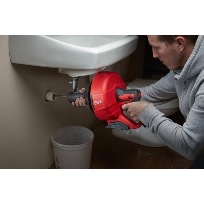 Машина прочистна акумуляторна MILWAUKEE, M12 BDC8-202C, трос 8м (зарядний пристрій С12 С , 2 акумулятори М12 В2 2Аг, відро, карт Машина прочистна акумуляторна MILWAUKEE, M12 BDC8-202C, трос 8м (зарядний пристрій С12 С , 2 акумулятори М12 В2 2Аг, відро, карт