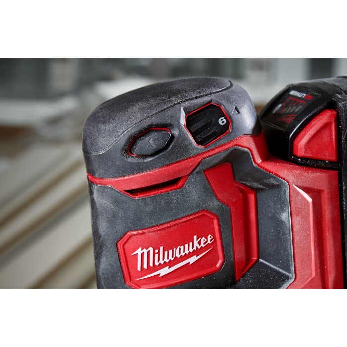 Машина шліфувальна ексцентрикова акумуляторна MILWAUKEE, M18 BOS125-502B, діаметр 125мм (заміна на 4933498254) Машина шліфувальна ексцентрикова акумуляторна MILWAUKEE, M18 BOS125-502B, діаметр 125мм (заміна на 4933498254)
