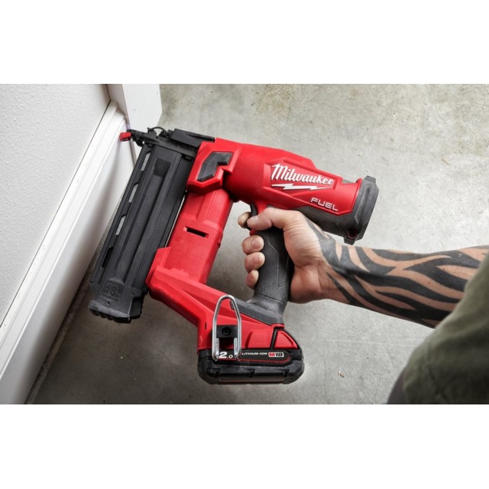 Пістолет цвяхозабивний акумуляторний безщітковий MILWAUKEE, M18 FN18GS-202X (зарядний пристрій M12-18 FC, 2 акумулятори М18 В2 2 Пістолет цвяхозабивний акумуляторний безщітковий MILWAUKEE, M18 FN18GS-202X (зарядний пристрій M12-18 FC, 2 акумулятори М18 В2 2