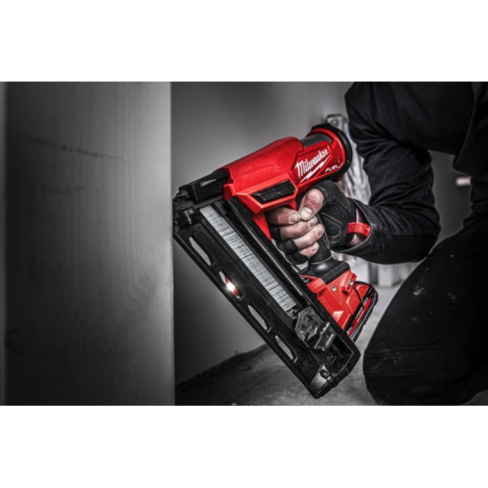 Пістолет цвяхозабивний акумуляторний безщітковий MILWAUKEE, M18 FN16GA-202X (зарядний пристрій M12-18 FC, 2 акумулятори М18 В2 2 Пістолет цвяхозабивний акумуляторний безщітковий MILWAUKEE, M18 FN16GA-202X (зарядний пристрій M12-18 FC, 2 акумулятори М18 В2 2