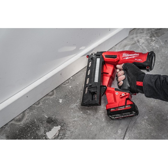 Пістолет цвяхозабивний акумуляторний безщітковий MILWAUKEE, M18 FN16GA-202X (зарядний пристрій M12-18 FC, 2 акумулятори М18 В2 2 Пістолет цвяхозабивний акумуляторний безщітковий MILWAUKEE, M18 FN16GA-202X (зарядний пристрій M12-18 FC, 2 акумулятори М18 В2 2