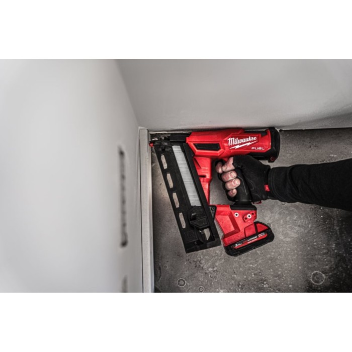 Пістолет цвяхозабивний акумуляторний безщітковий MILWAUKEE, M18 FN16GA-202X (зарядний пристрій M12-18 FC, 2 акумулятори М18 В2 2 Пістолет цвяхозабивний акумуляторний безщітковий MILWAUKEE, M18 FN16GA-202X (зарядний пристрій M12-18 FC, 2 акумулятори М18 В2 2