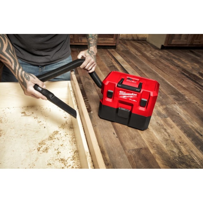 Пилосос акумуляторний MILWAUKEE, M12 FVCL-0, для рідини та сухого сміття (каркас, аксесуари, картонне пакування) Пилосос акумуляторний MILWAUKEE, M12 FVCL-0, для рідини та сухого сміття (каркас, аксесуари, картонне пакування)