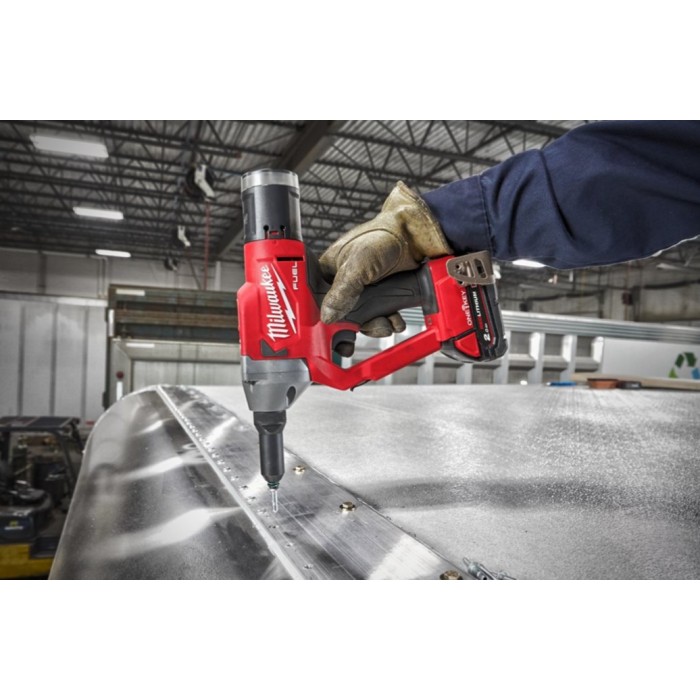 Заклепочник акумуляторний безщітковий MILWAUKEE M18 ONEFPRT-0X, діаметр заклепок 4,8-7,0мм (каркас, кліпса на ремінь. перехідник Заклепочник акумуляторний безщітковий MILWAUKEE M18 ONEFPRT-0X, діаметр заклепок 4,8-7,0мм (каркас, кліпса на ремінь. перехідник