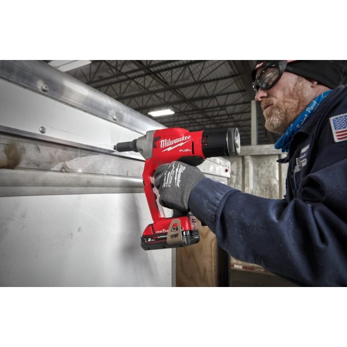 Заклепочник акумуляторний безщітковий MILWAUKEE M18 ONEFPRT-0X, діаметр заклепок 4,8-7,0мм (каркас, кліпса на ремінь. перехідник Заклепочник акумуляторний безщітковий MILWAUKEE M18 ONEFPRT-0X, діаметр заклепок 4,8-7,0мм (каркас, кліпса на ремінь. перехідник