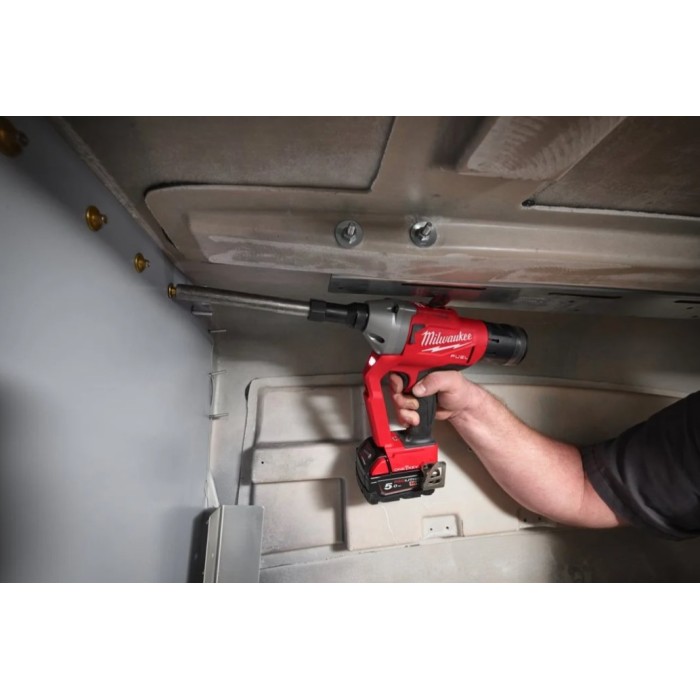 Заклепочник акумуляторний для замкових болтів безщітковий MILWAUKEE M18 ONEFLT-0X, діаметр 4,8-6,4мм (каркас, кліпса на ремінь. Заклепочник акумуляторний для замкових болтів безщітковий MILWAUKEE M18 ONEFLT-0X, діаметр 4,8-6,4мм (каркас, кліпса на ремінь.