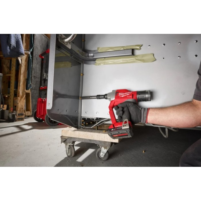 Заклепочник акумуляторний для замкових болтів безщітковий MILWAUKEE M18 ONEFLT-0X, діаметр 4,8-6,4мм (каркас, кліпса на ремінь. Заклепочник акумуляторний для замкових болтів безщітковий MILWAUKEE M18 ONEFLT-0X, діаметр 4,8-6,4мм (каркас, кліпса на ремінь.
