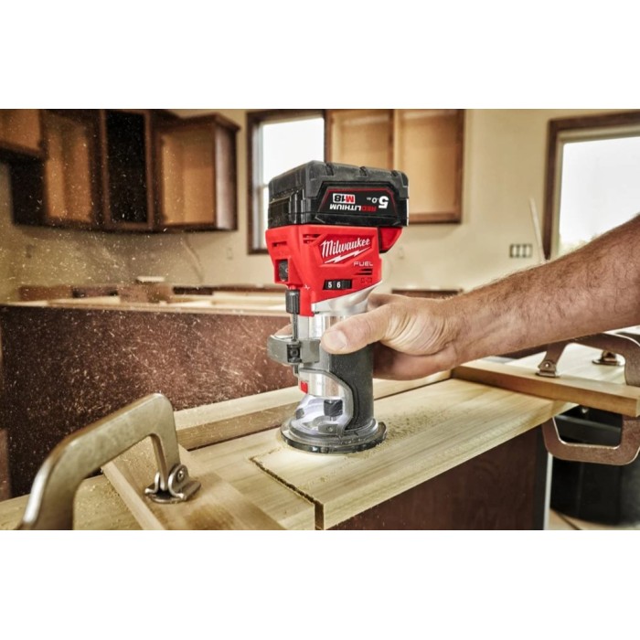 Фрезер кромкувальний акумулятрний MILWAUKEE, M18 FTR8-0X, цанга 6/8мм (насадки для відалення пилу 2шт, накладка 146мм, цанга 1х6 Фрезер кромкувальний акумулятрний MILWAUKEE, M18 FTR8-0X, цанга 6/8мм (насадки для відалення пилу 2шт, накладка 146мм, цанга 1х6