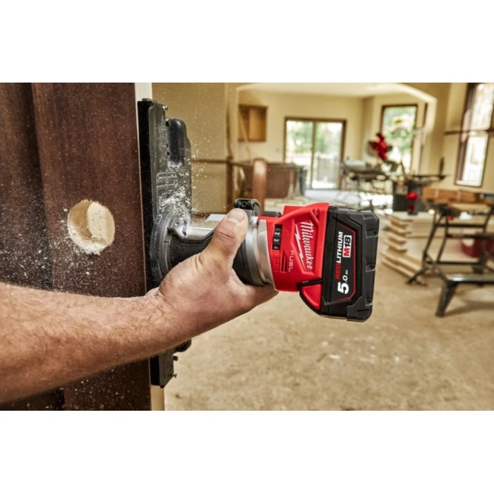 Фрезер кромкувальний акумулятрний MILWAUKEE, M18 FTR8-0X, цанга 6/8мм (насадки для відалення пилу 2шт, накладка 146мм, цанга 1х6 Фрезер кромкувальний акумулятрний MILWAUKEE, M18 FTR8-0X, цанга 6/8мм (насадки для відалення пилу 2шт, накладка 146мм, цанга 1х6