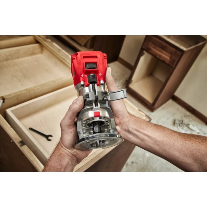 Фрезер кромкувальний акумулятрний MILWAUKEE, M18 FTR8-0X, цанга 6/8мм (насадки для відалення пилу 2шт, накладка 146мм, цанга 1х6 Фрезер кромкувальний акумулятрний MILWAUKEE, M18 FTR8-0X, цанга 6/8мм (насадки для відалення пилу 2шт, накладка 146мм, цанга 1х6