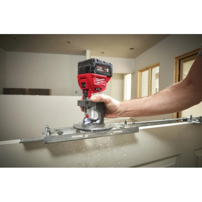 Фрезер кромкувальний акумулятрний MILWAUKEE, M18 FTR8-0X, цанга 6/8мм (насадки для відалення пилу 2шт, накладка 146мм, цанга 1х6 Фрезер кромкувальний акумулятрний MILWAUKEE, M18 FTR8-0X, цанга 6/8мм (насадки для відалення пилу 2шт, накладка 146мм, цанга 1х6