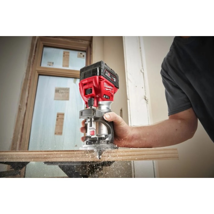 Фрезер кромкувальний акумулятрний MILWAUKEE, M18 FTR8-0X, цанга 6/8мм (насадки для відалення пилу 2шт, накладка 146мм, цанга 1х6 Фрезер кромкувальний акумулятрний MILWAUKEE, M18 FTR8-0X, цанга 6/8мм (насадки для відалення пилу 2шт, накладка 146мм, цанга 1х6