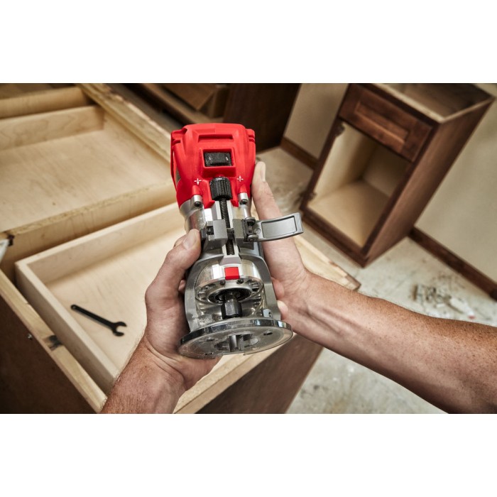 Фрезер кромкувальний акумулятрний MILWAUKEE, M18 FTR8-0X, цанга 6/8мм (насадки для відалення пилу 2шт, накладка 146мм, цанга 1х6 Фрезер кромкувальний акумулятрний MILWAUKEE, M18 FTR8-0X, цанга 6/8мм (насадки для відалення пилу 2шт, накладка 146мм, цанга 1х6