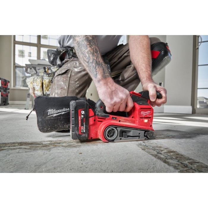 Шліфмашина стрічкова акумуляторна безщіткова MILWAUKEE, M18 FBTS75-0 (каркас, картонне пакування) Шліфмашина стрічкова акумуляторна безщіткова MILWAUKEE, M18 FBTS75-0 (каркас, картонне пакування)