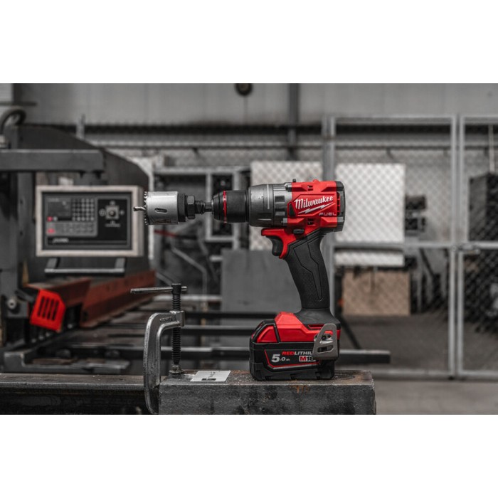 Дриль-шуруповерт акумуляторний безщітковий MILWAUKEE, M18 FDD3-0X,158Нм (каркас, кліпса для ременя, бічна ручка, HD кейс) Дриль-шуруповерт акумуляторний безщітковий MILWAUKEE, M18 FDD3-0X,158Нм (каркас, кліпса для ременя, бічна ручка, HD кейс)