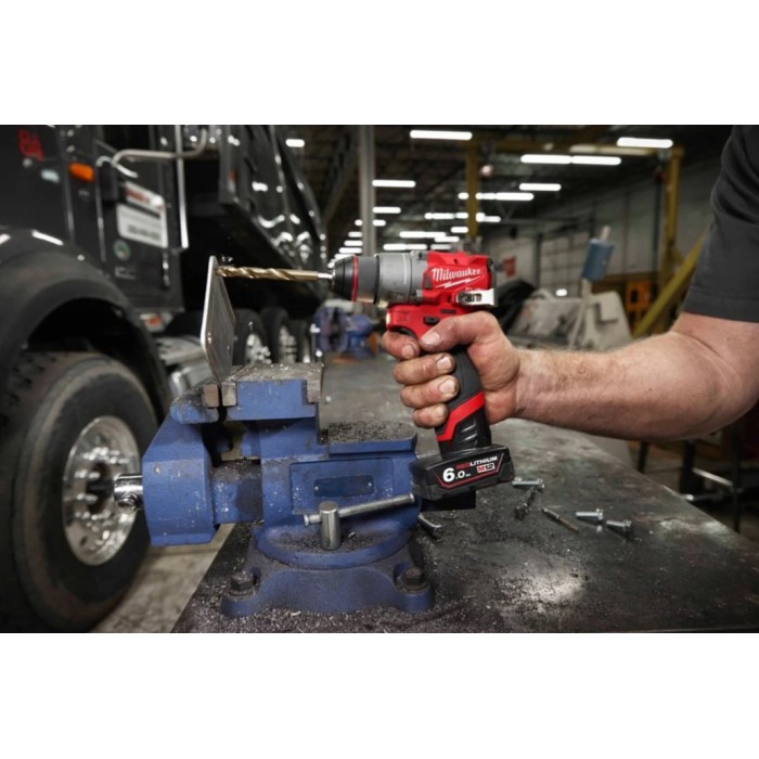 Дриль-шуруповерт акумуляторний безщітковий MILWAUKEE, M12 FDD2-602X (зарядний пристрій С12 С, 2 акумулятори М12 В6 6Аг, кліпса д Дриль-шуруповерт акумуляторний безщітковий MILWAUKEE, M12 FDD2-602X (зарядний пристрій С12 С, 2 акумулятори М12 В6 6Аг, кліпса д