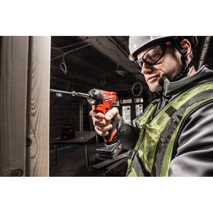 Шуруповерт ударний акумуляторний безщітковий 1/4'' HEX MILWAUKEE, M12 FID2-202Х, 170Нм (зарядний пристрій С12 С, 2 акумулятори М Шуруповерт ударний акумуляторний безщітковий 1/4'' HEX MILWAUKEE, M12 FID2-202Х, 170Нм (зарядний пристрій С12 С, 2 акумулятори М