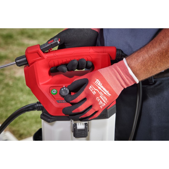 Обприскувач акумуляторний 3,7 літра MILWAUKEE, M12 BHCS3L-201 (зарядний пристрій С12 С, 1 акумулятор М12 В2 2Аг, картонне пакува Обприскувач акумуляторний 3,7 літра MILWAUKEE, M12 BHCS3L-201 (зарядний пристрій С12 С, 1 акумулятор М12 В2 2Аг, картонне пакува