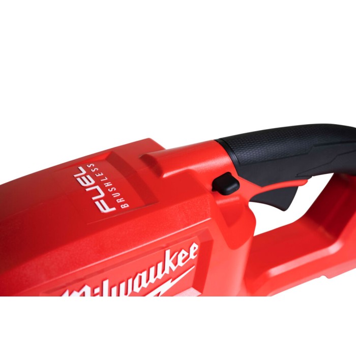 Кущоріз акумуляторний безщітковий MILWAUKEE, M18 FHET45-802, лезо 45см (зарядний пристрій M12-18 FC, 2 акумулятори М18 НВ8 8Аг, Кущоріз акумуляторний безщітковий MILWAUKEE, M18 FHET45-802, лезо 45см (зарядний пристрій M12-18 FC, 2 акумулятори М18 НВ8 8Аг,