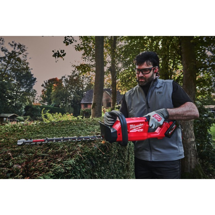 Кущоріз акумуляторний безщітковий MILWAUKEE, M18 FHET45-802, лезо 45см (зарядний пристрій M12-18 FC, 2 акумулятори М18 НВ8 8Аг, Кущоріз акумуляторний безщітковий MILWAUKEE, M18 FHET45-802, лезо 45см (зарядний пристрій M12-18 FC, 2 акумулятори М18 НВ8 8Аг,